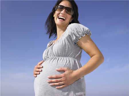 代孕35周生下3斤早产儿做好这4件事，对孕妈和代